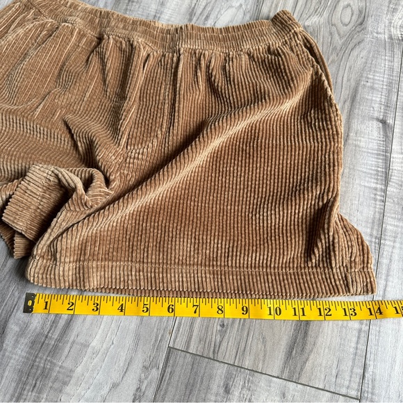 Soft corduroy , tan coloured shorts with pockets by Aerie. Never worn - Picture 7 of 9